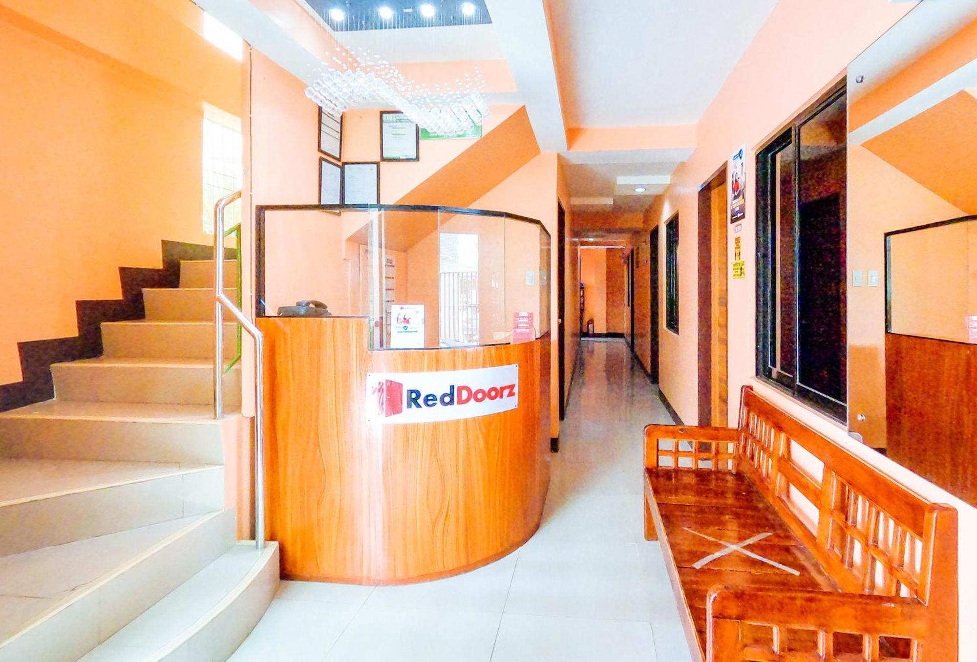 RedDoorz @ Pamaong Street Hotell Tagbilaran Eksteriør bilde